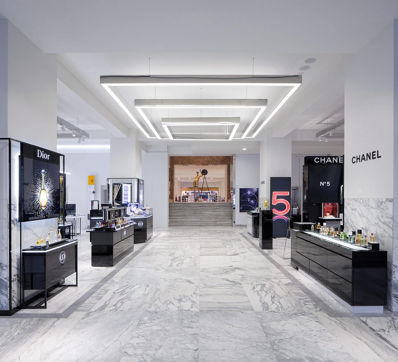 LOUIS VUITTON STORE - DE BIJENKORF - 2020