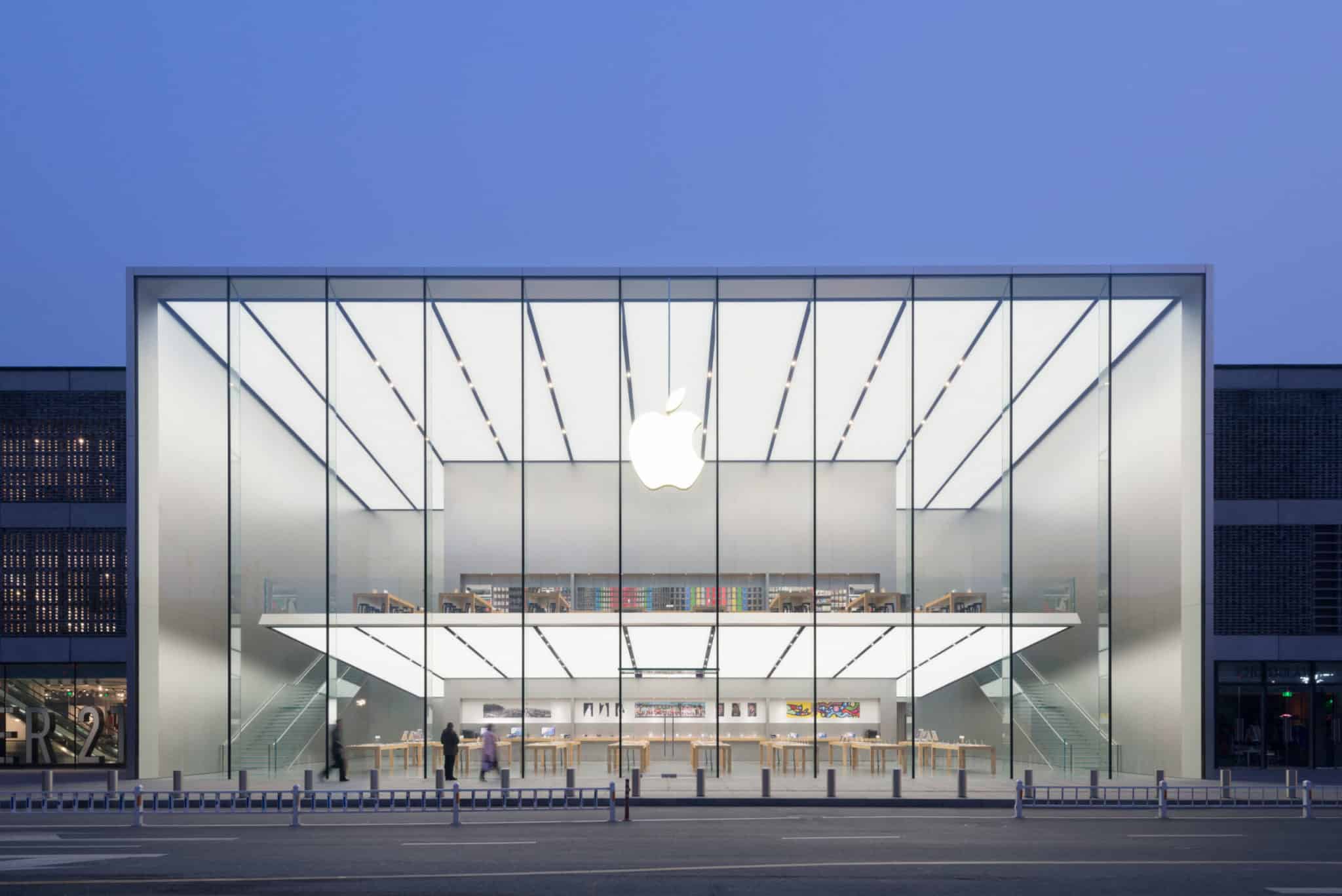 Lighting design for the Apple Stores